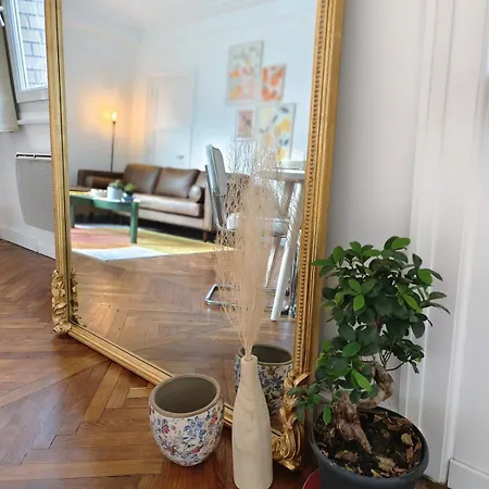 Elegant With View Of The Opera For 4 People